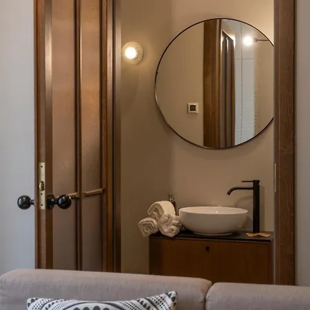 Old Town Art Deco I Apartment